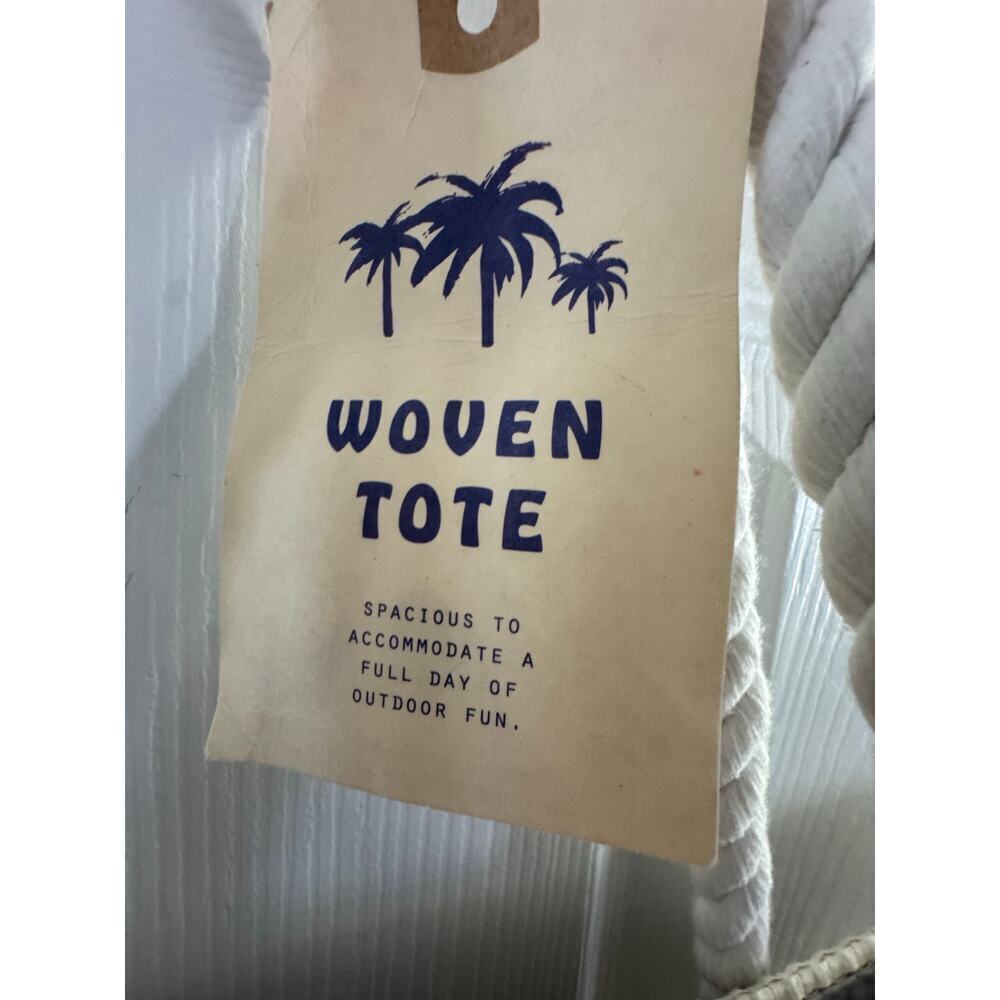 NWT Spacious Woven Tote With Button Closure & Inside Pocket - Picture 5 of 7
